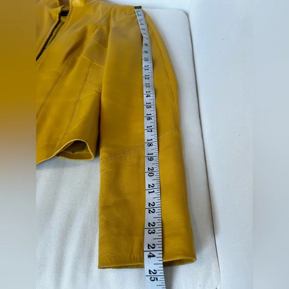 Danier leather jacket - Picture 13 of 17